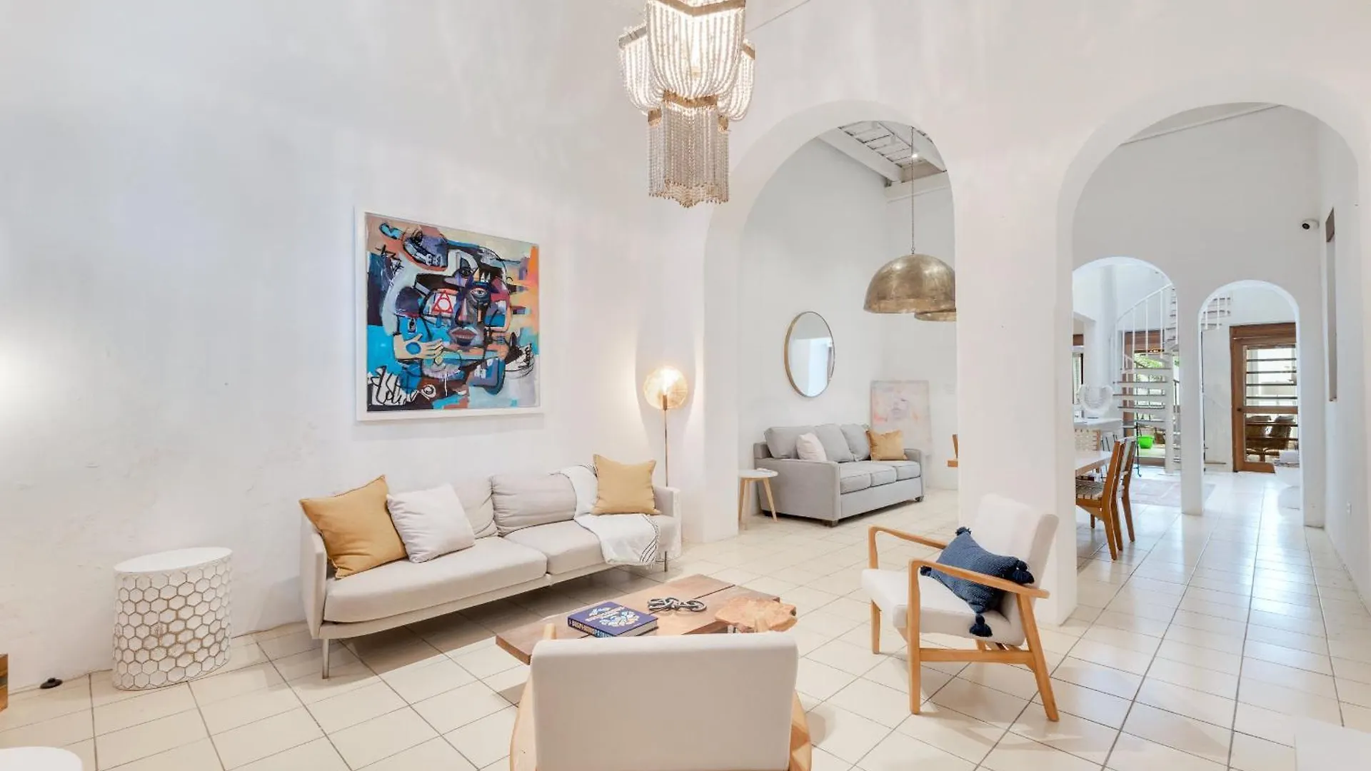 Spacious Colonial Gem With Artistic Flair Old サンジョアン 別荘