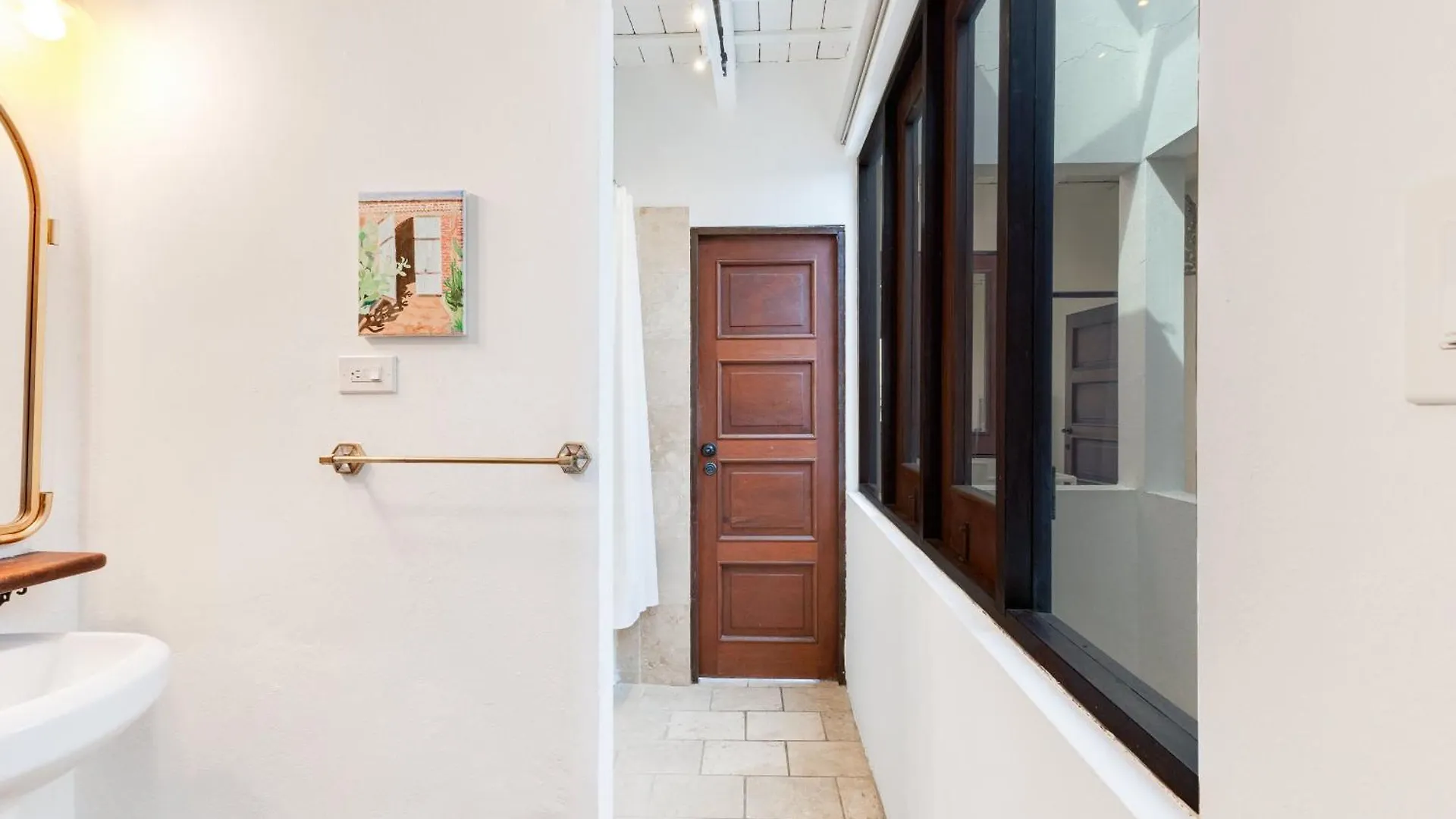 Spacious Colonial Gem With Artistic Flair Old サンジョアン 0*,