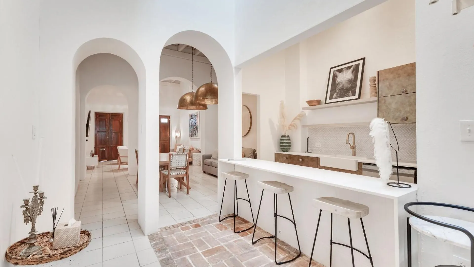 Spacious Colonial Gem With Artistic Flair Old サンジョアン 0*,