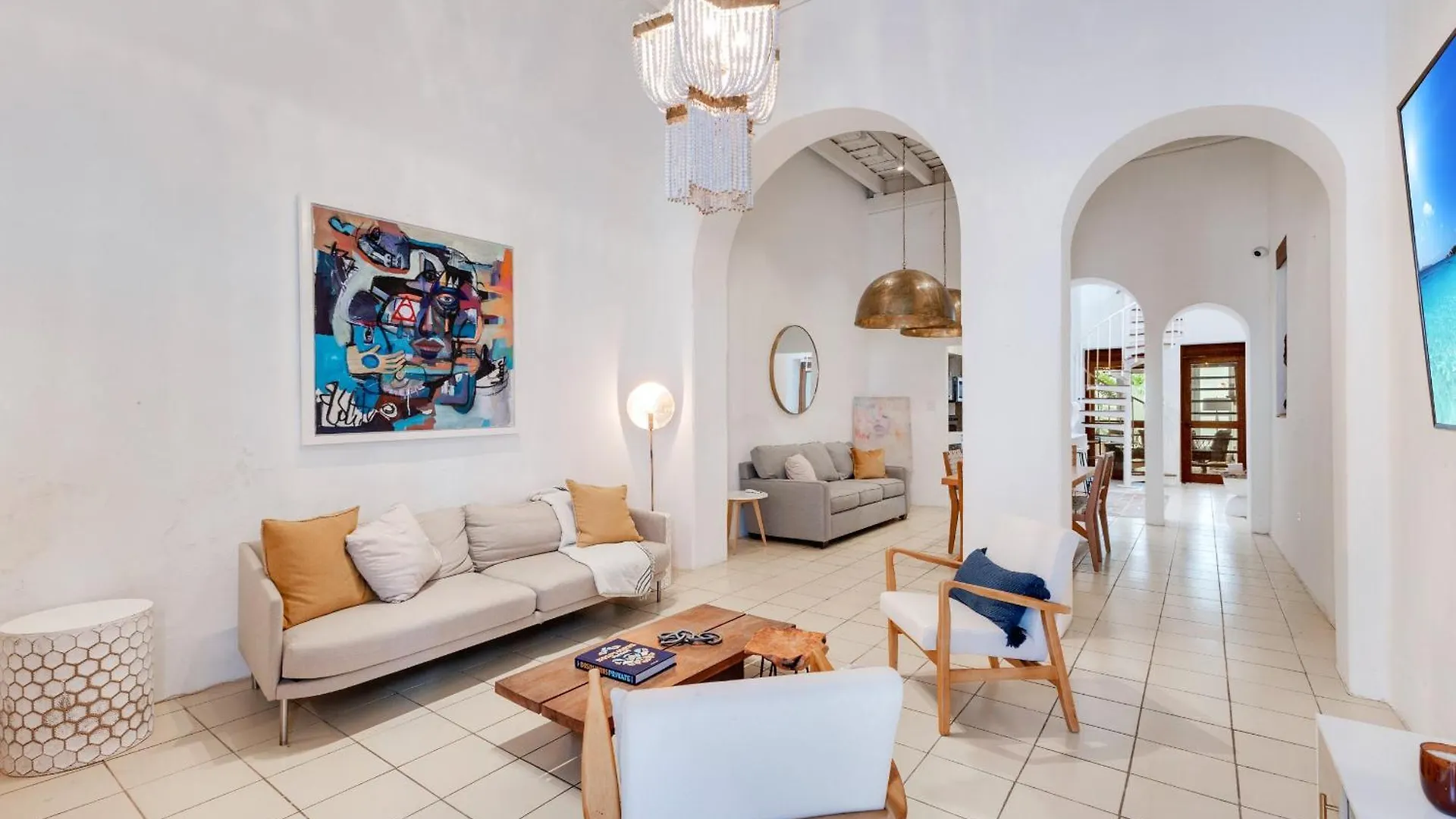 Spacious Colonial Gem With Artistic Flair Old サンジョアン 0*,